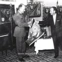 1964-20-Fort Bliss 15 Mai 1964 Remise du fanion dEl PASO Burgemeester van El Paso Judson Williams aan LtKol Tonglet