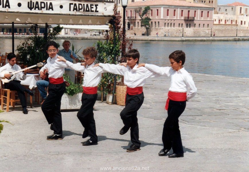 1991BieANamfi-36-Chania-sirtaki